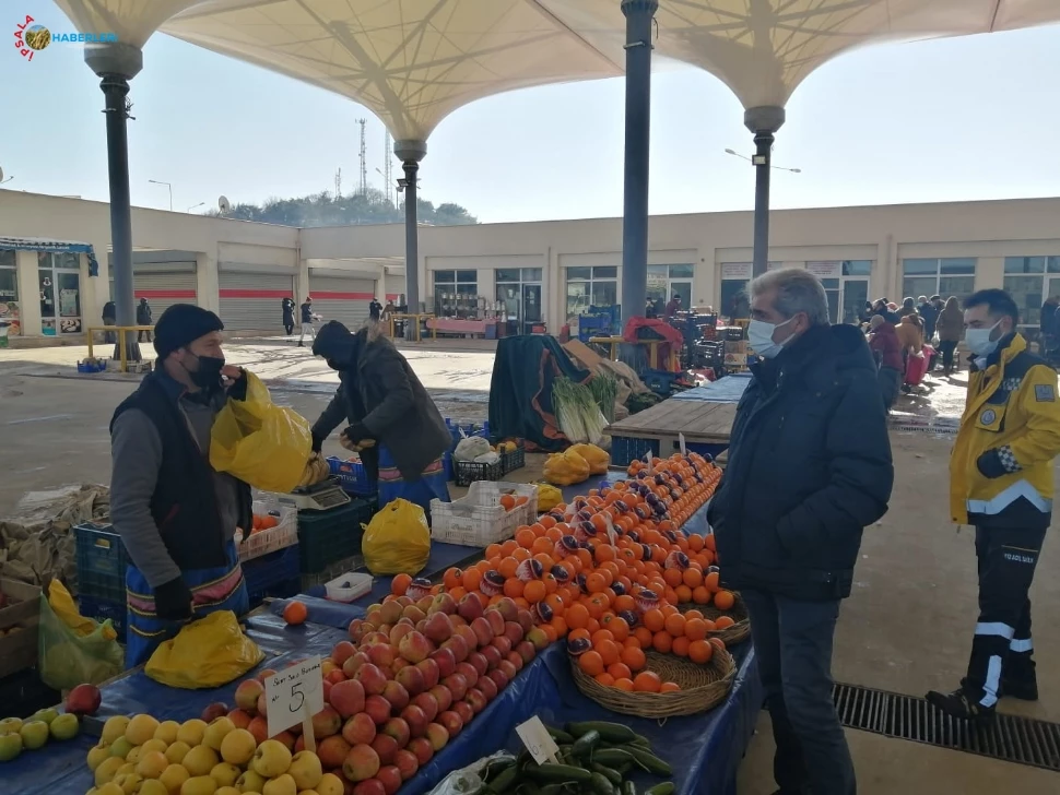 Belediye Başkanı Ünsal, pazaryerinde denetimlerde bulundu