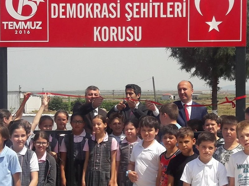 Yenikarpuzlu’da 15 Temmuz Demokrasi Şehitleri Korusu Açıldı.
