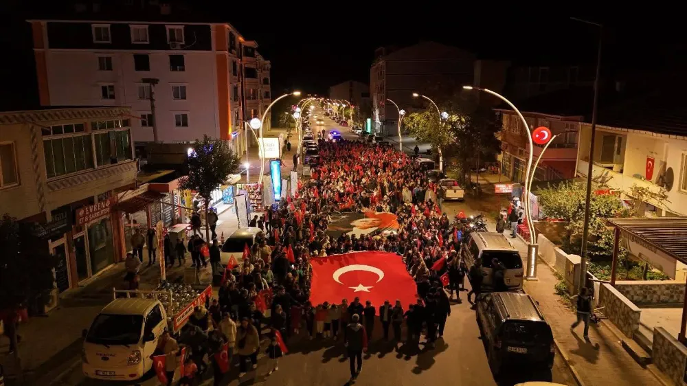 İpsala’da Cumhuriyet Coşkusu Fener Alayı ile Taçlandı