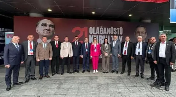 Ak, CHP Kurultayında...