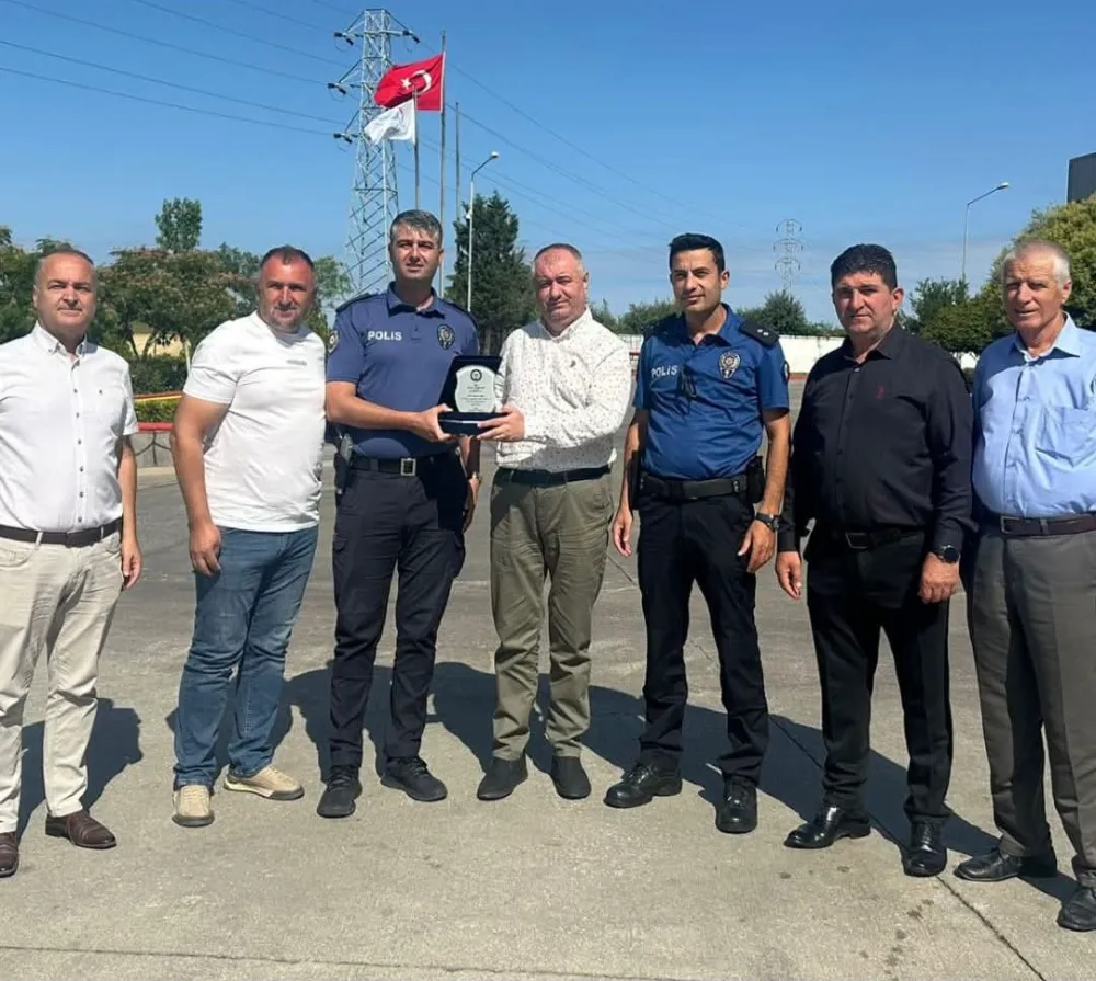 Başkomiser Sinan Turan’a ve Müdür Gürbüz Albayrak’a Teşekkür Plaketi