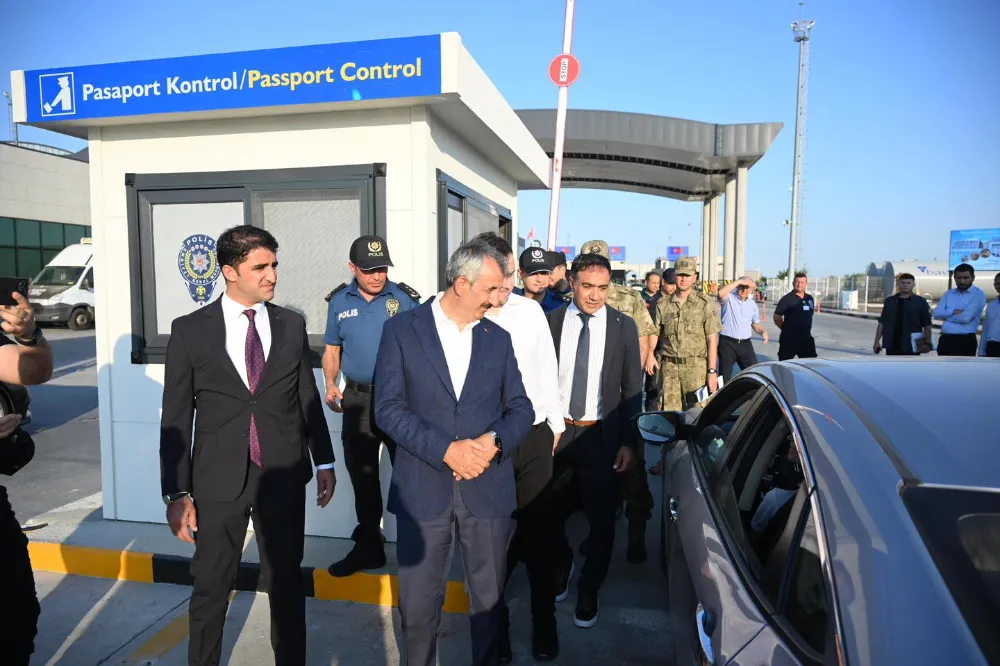 Vali Sezer,Gümrükte İncelemelerde Bulundu.