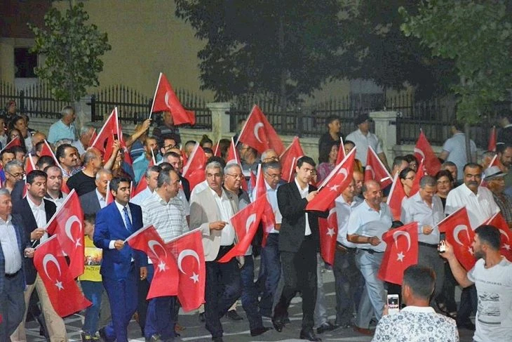 Demokrasi İçin Nöbetteyiz!