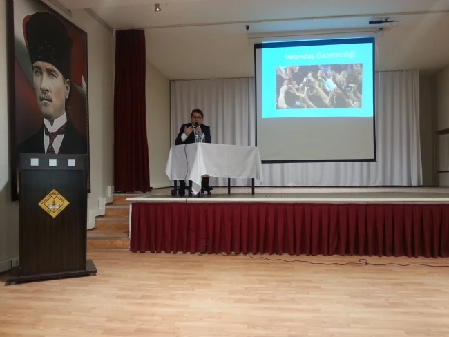 Sosyal Medyanın Fayda ve Zararları Anlatıldı.