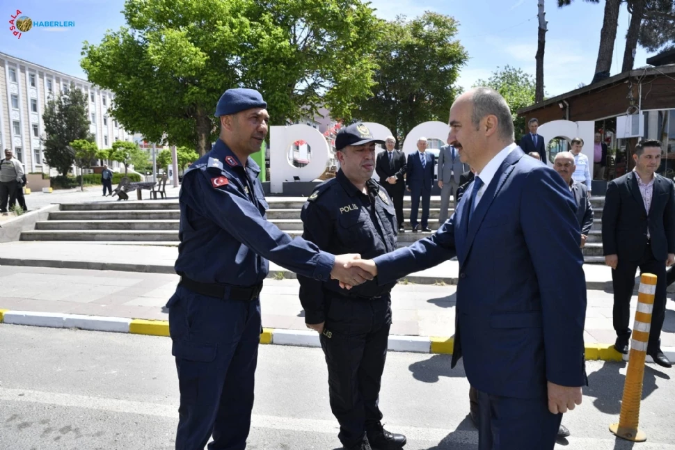 Vali Ekrem Canalp,İpsala Halkı Ile Vedalaştı.