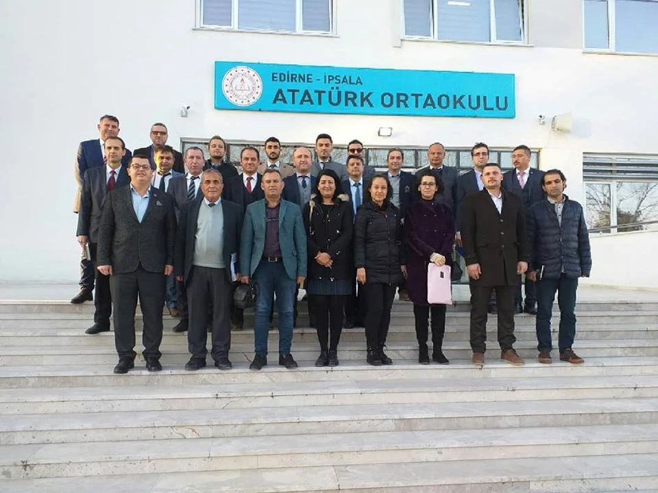 Okulları Ziyaret Ediyor.