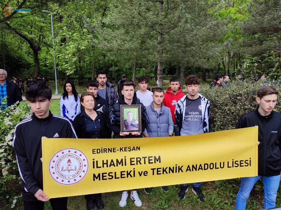 Okul Arkadaşları Enes
