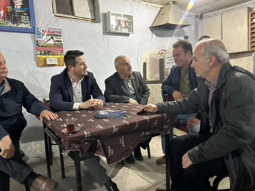 AK Parti 5 Koldan Çalışıyor.