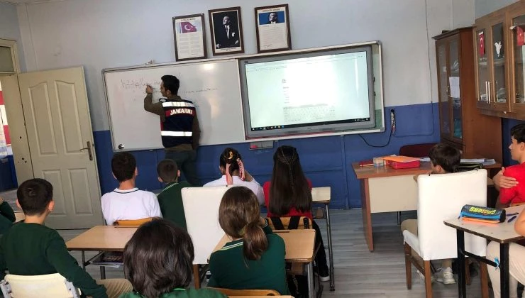 Jandarma Öğrencilere Güvenli İnternet Kullanımını Anlattı.