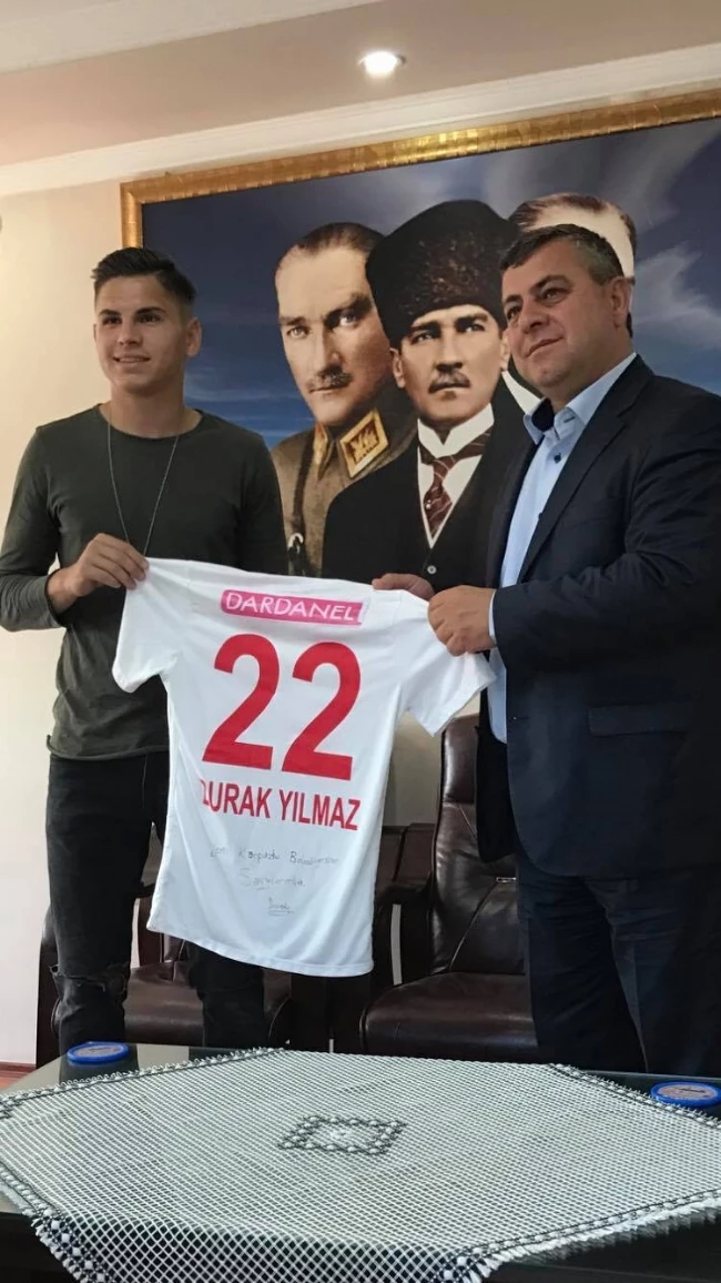 Ufuk Atalay?a 22 Numaralı Forma Hediye Edildi.